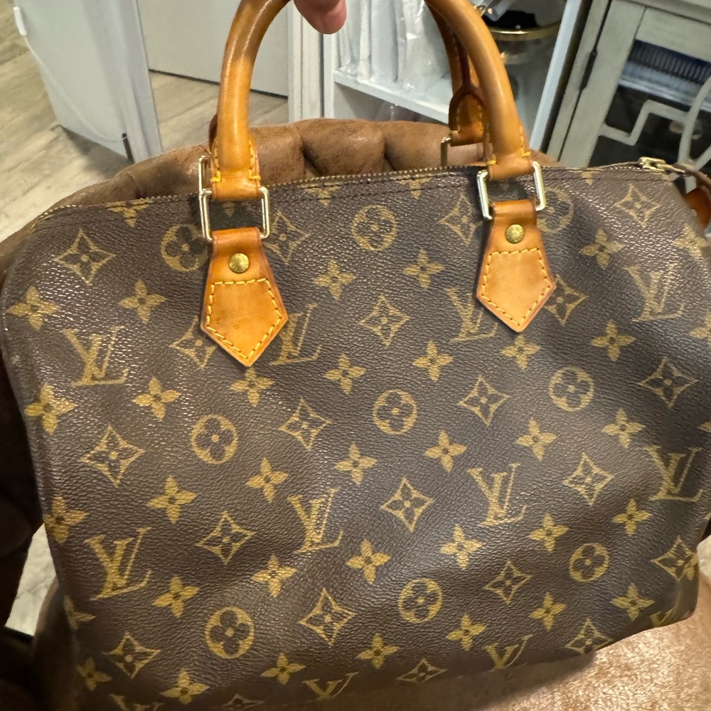Authentic Louis vuitton speedy 30 monogram